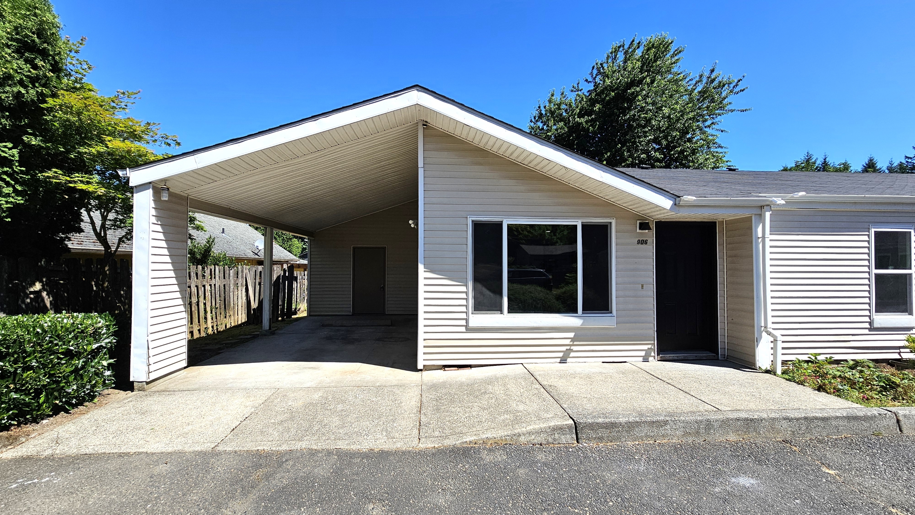 906 Pioneer Street