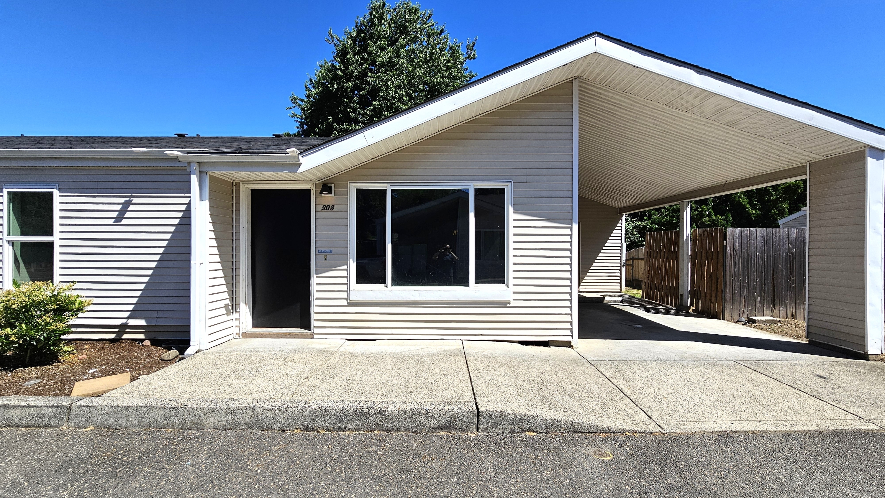 908 Pioneer Street - 1
